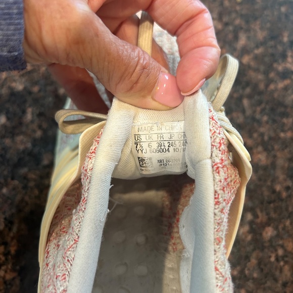 Women’s Ultra boost 7.5 - Picture 6 of 6